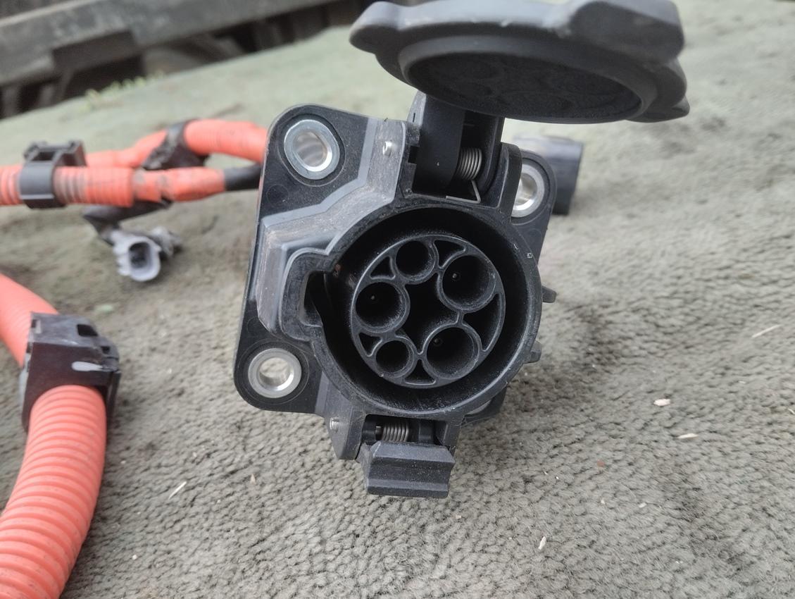 Зарядное гнездо правое MITSUBISHI I-MIEV HA3W Y4F1 9482A067 3 ракурс