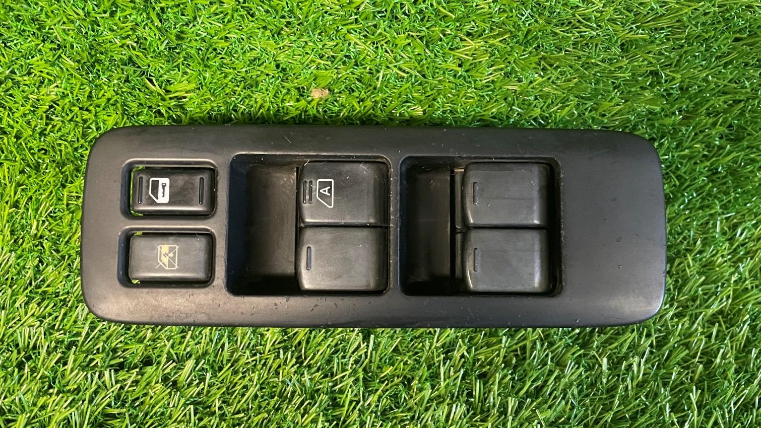 Блок упр. стеклоподьемниками правый передний NISSAN DUALIS KJ10 25401-JD02D 1 ракурс