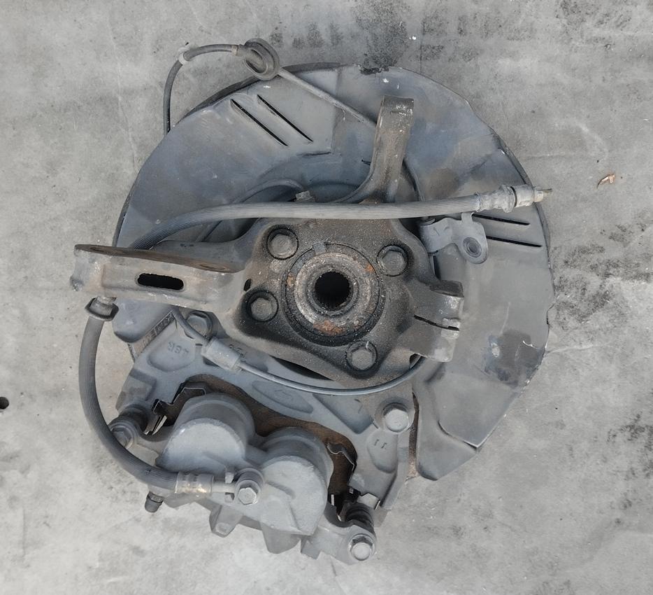 Ступица левая передняя SUBARU LEGACY BL5 28313-AG010 2 ракурс