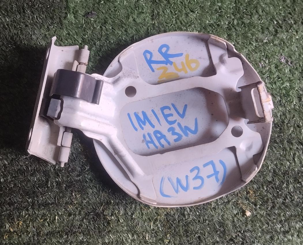 Лючок бензобака правый MITSUBISHI I-MIEV HA3W W37 2 ракурс