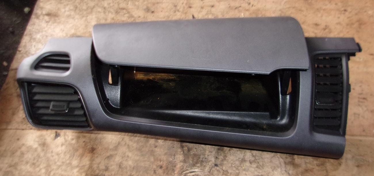 Бардачок NISSAN DAYZ ROOX B21A 1 ракурс