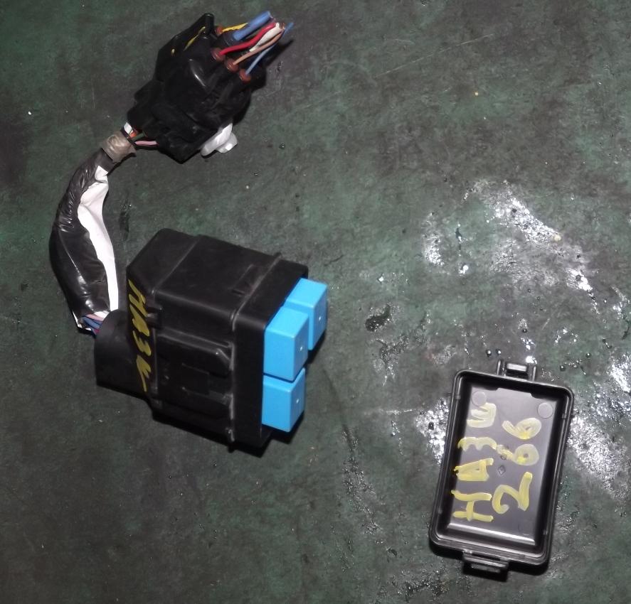 Блок предохранителей MITSUBISHI I-MIEV HA3W Y4F1 8565A162 1 ракурс