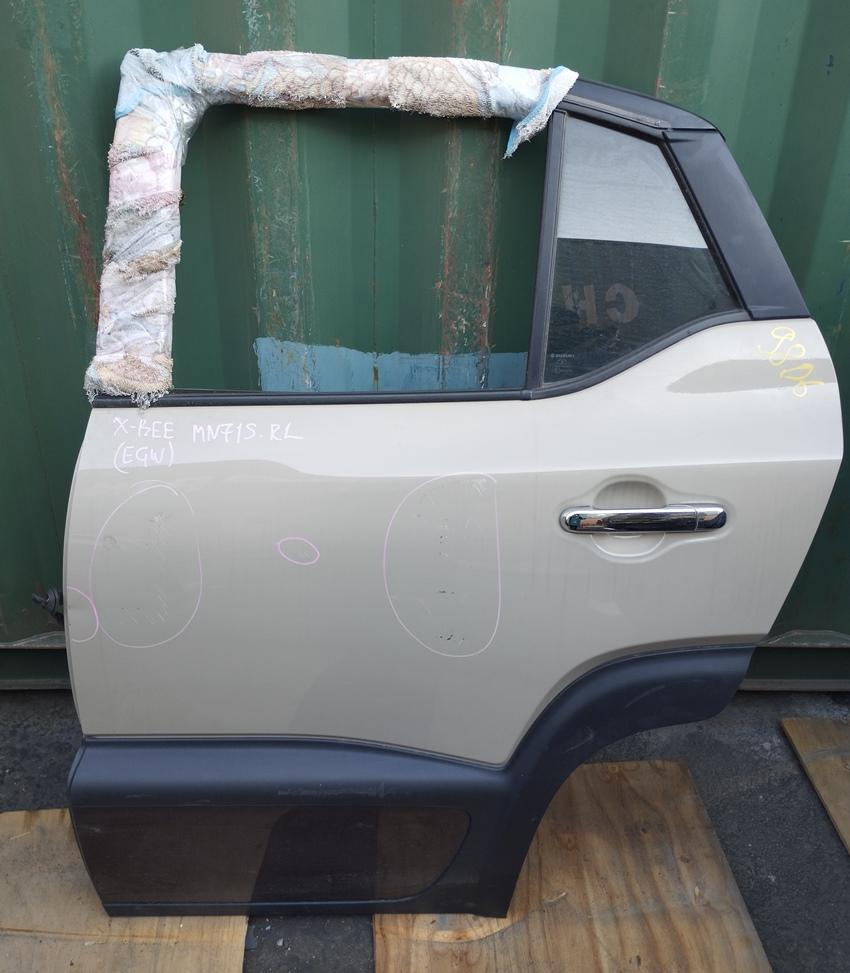 Стекло двери правое переднее NISSAN DUALIS KJ10 80300-1YA0A 1 ракурс