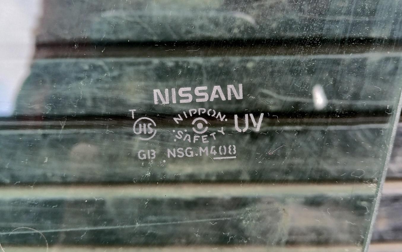 Стекло двери правое переднее NISSAN DUALIS KJ10 80300-1YA0A 3 ракурс