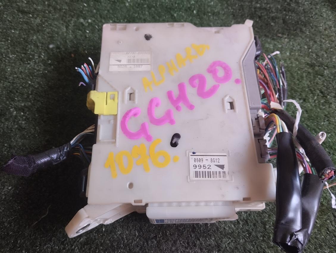 Блок предохранителей левый  TOYOTA VELLFIRE GGH25 2GR-FE ,82730-58050 1 ракурс
