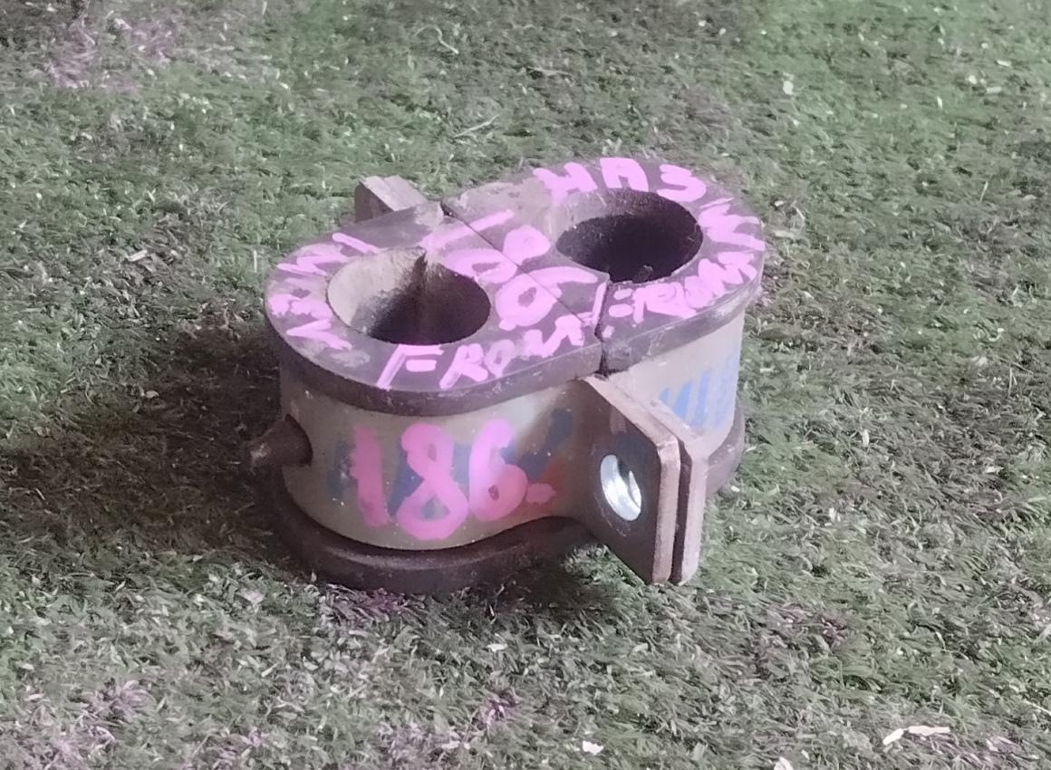 Крепление стабилизатора переднее MITSUBISHI I-MIEV HA3W 1 ракурс Крепление стабилизатора переднее MITSUBISHI I-MIEV HA3W 1 ракурс