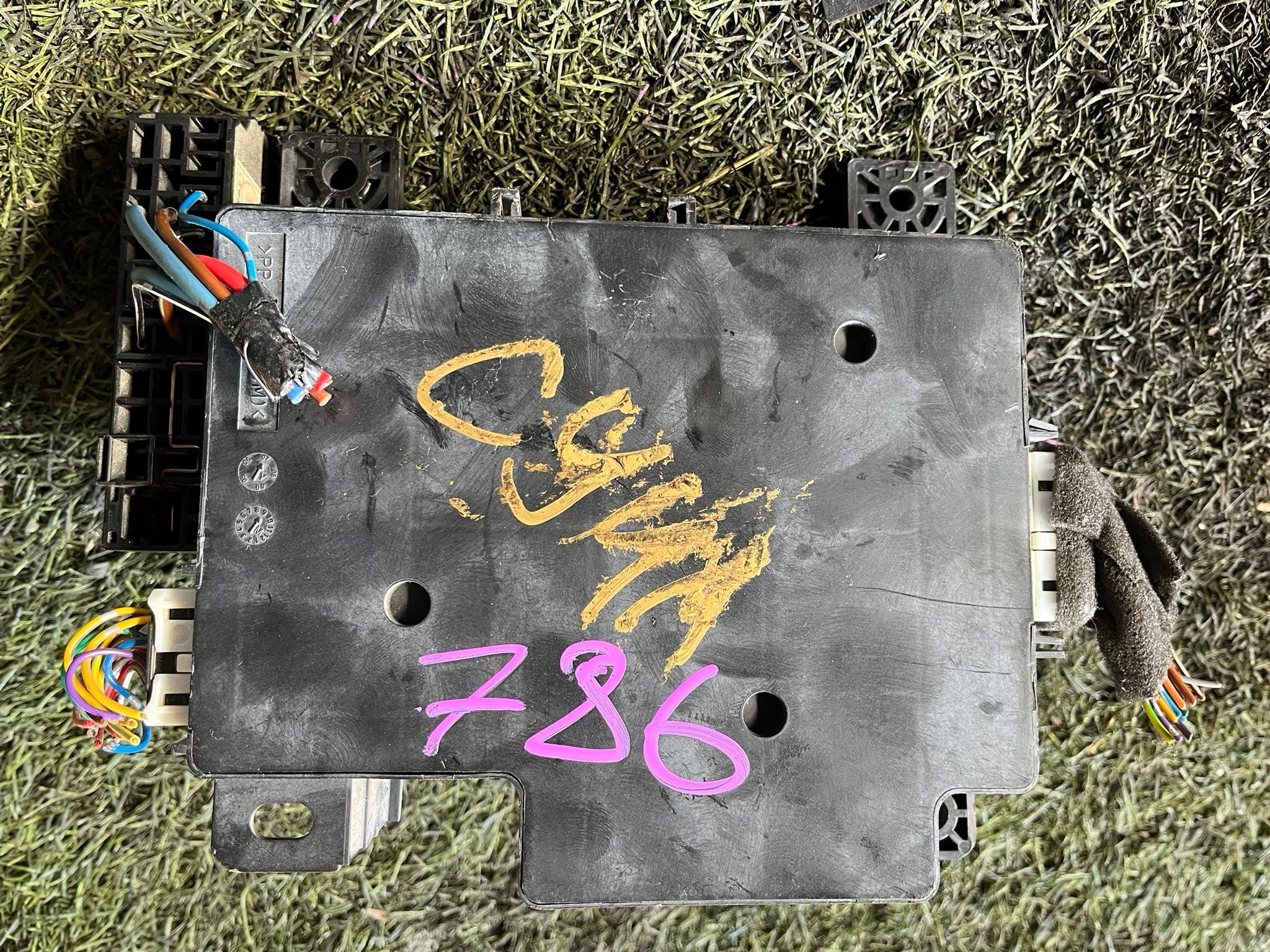 Блок предохранителей MITSUBISHI GALANT FORTIS CY4A 4B11 8637A318 2 ракурс