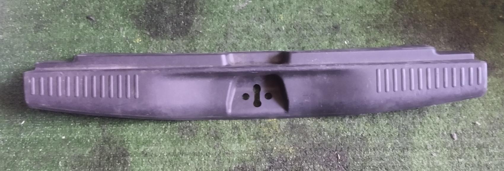 Пластик замка багажника MITSUBISHI I-MIEV HA3W 7240A002 1 ракурс