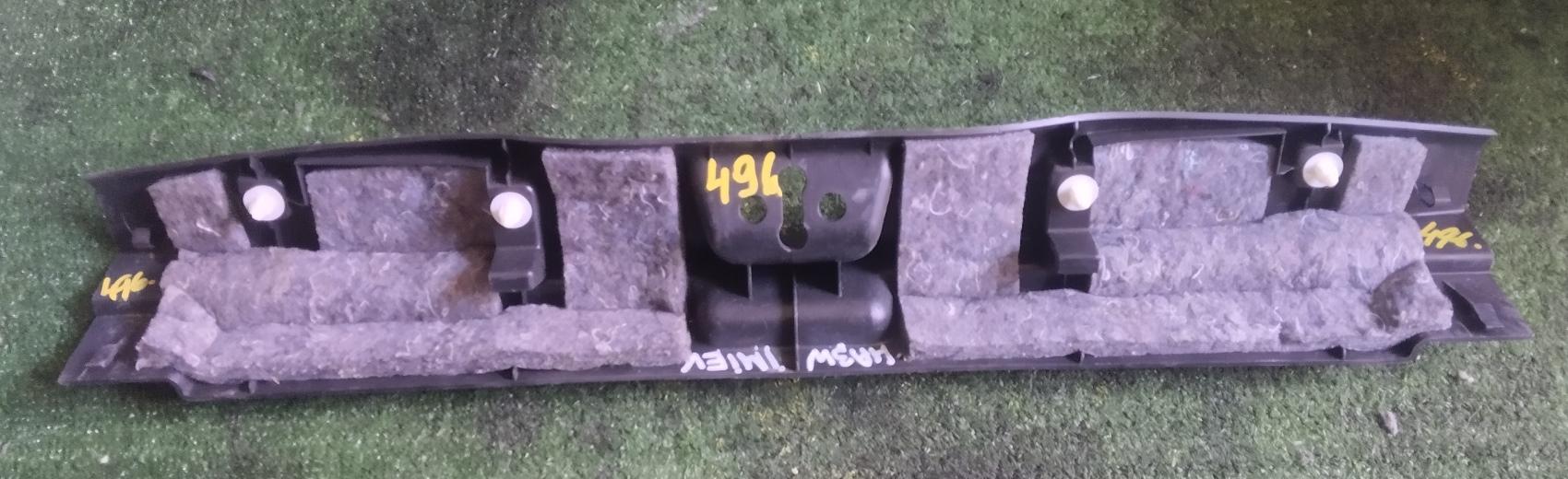 Пластик замка багажника MITSUBISHI I-MIEV HA3W 7240A002 2 ракурс