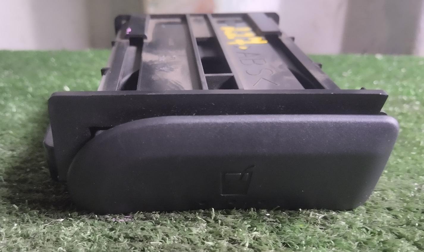 Подстаканник левый передний MITSUBISHI I-MIEV HA3W 8041A014XA 1 ракурс