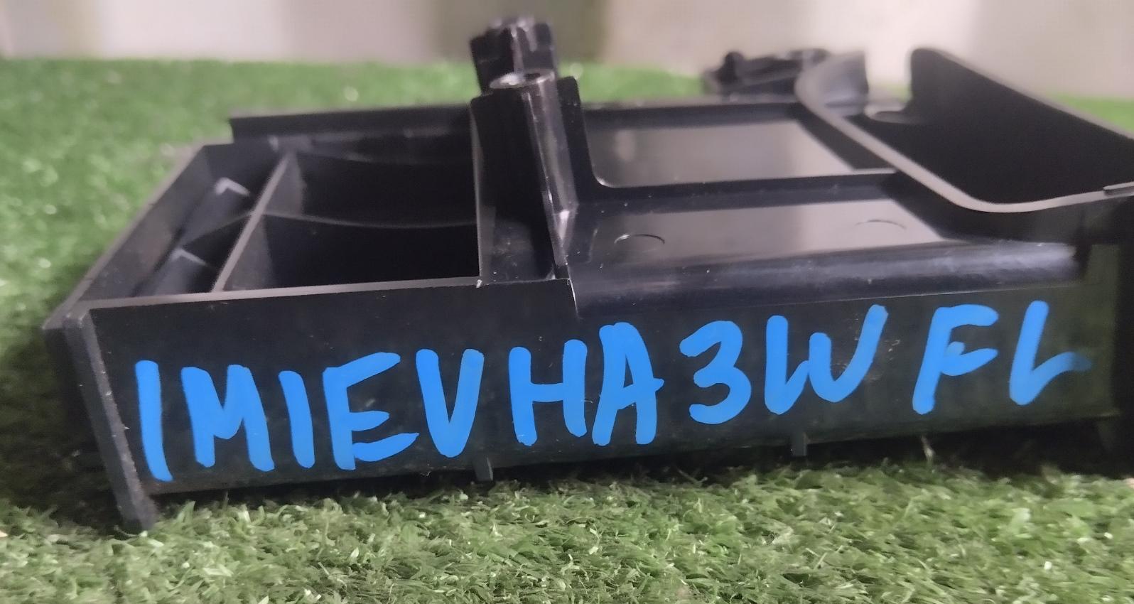 Подстаканник левый передний MITSUBISHI I-MIEV HA3W 8041A014XA 2 ракурс