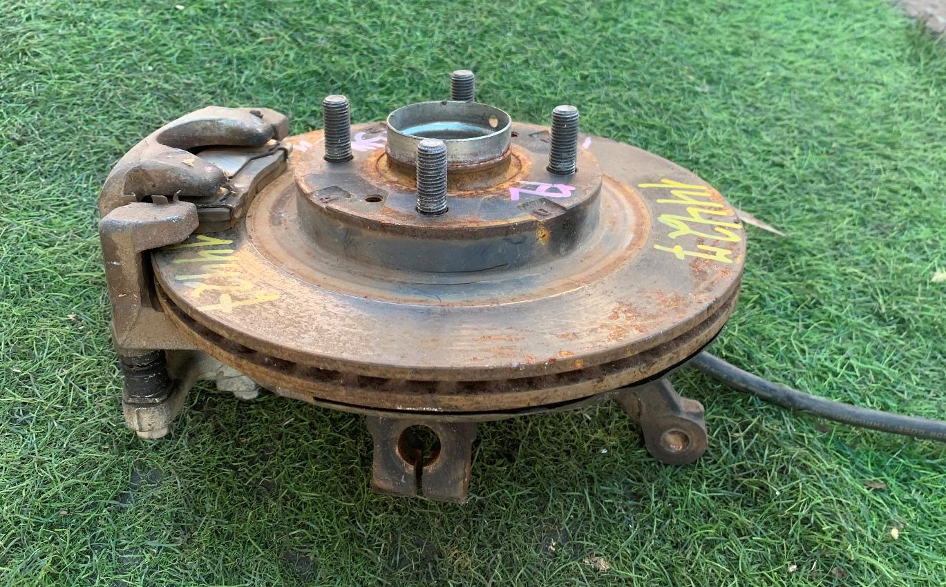 Ступица левая передняя MITSUBISHI I-MIEV HA3W 3 ракурс Ступица левая передняя MITSUBISHI I-MIEV HA3W 3 ракурс