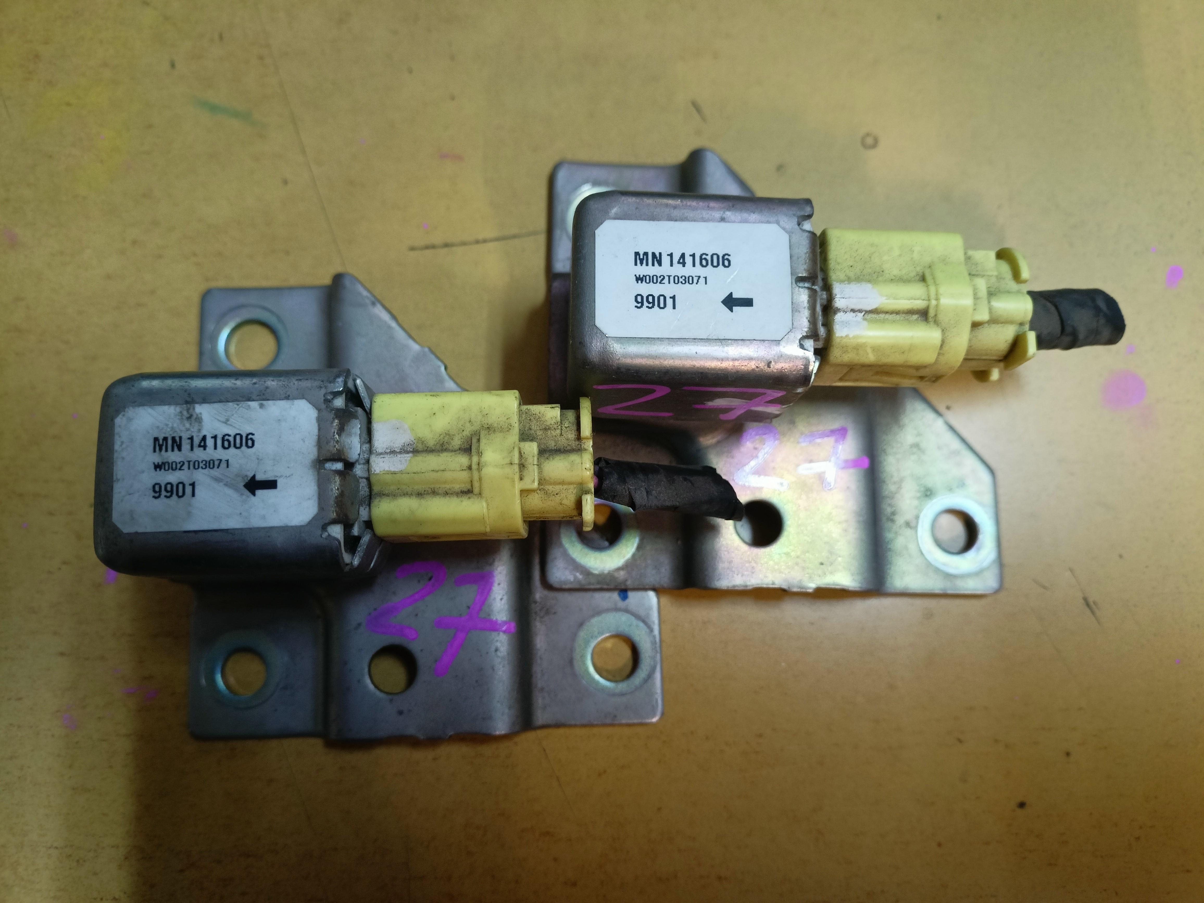 Датчик airbag MITSUBISHI I-MIEV HA3W MN141606 1 ракурс