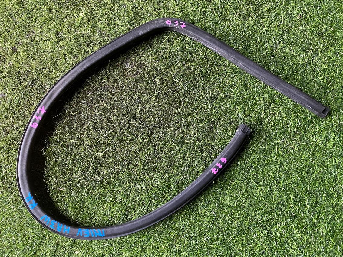 Уплотнительная резинка дверей правая задняя MITSUBISHI I-MIEV HA3W 5755A131 1 ракурс