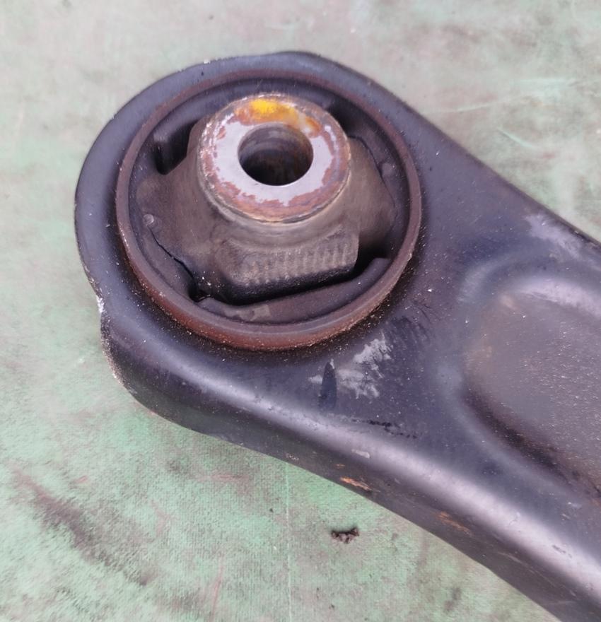 Рычаг правый передний NISSAN DAYZ B21W 54504-6A00E 2 ракурс