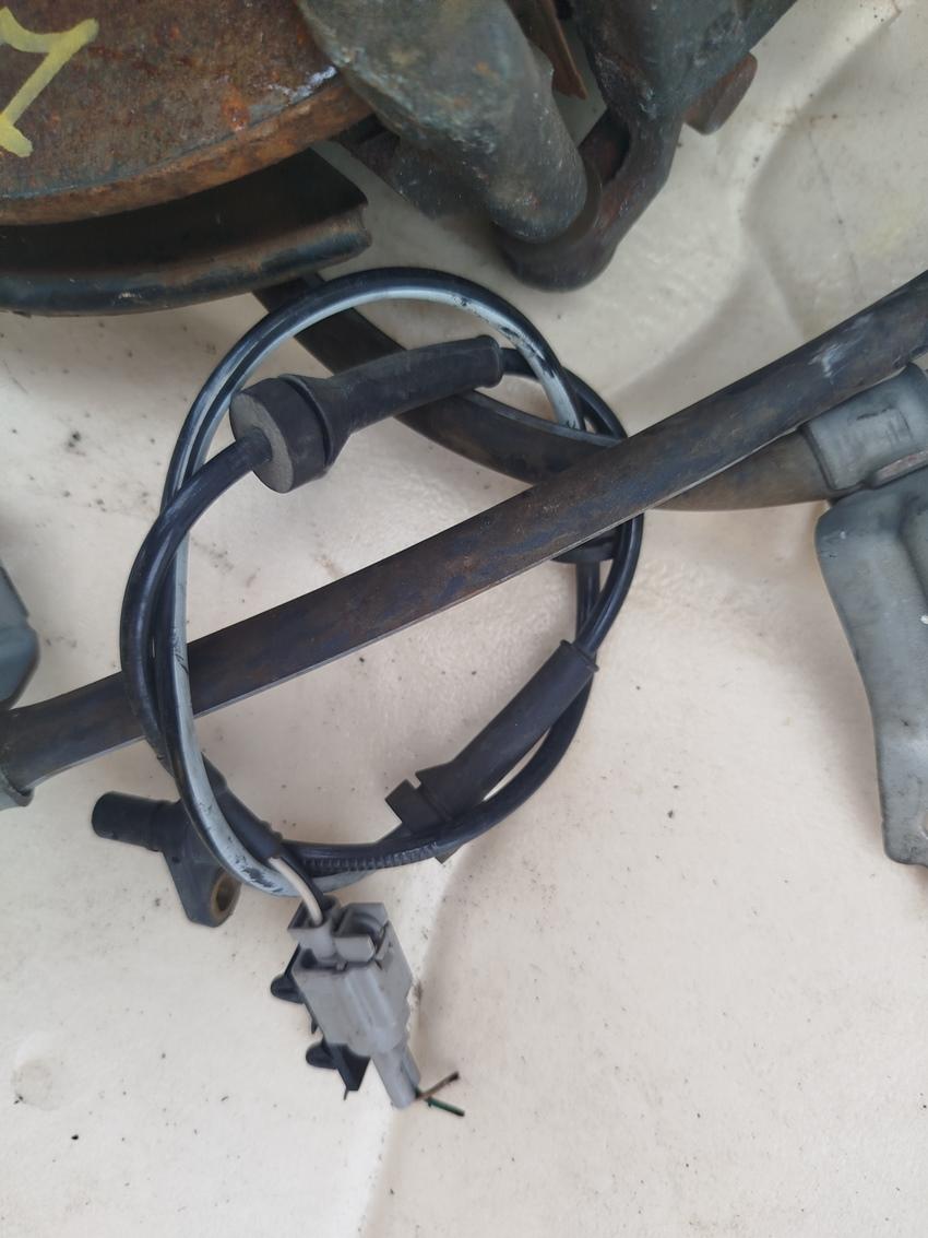 Ступица левая задняя NISSAN SERENA FC26 43202-JG00A 2 ракурс