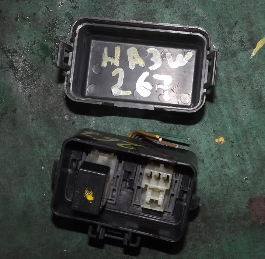 Блок предохранителей MITSUBISHI I-MIEV HA3W Y4F1 1 ракурс