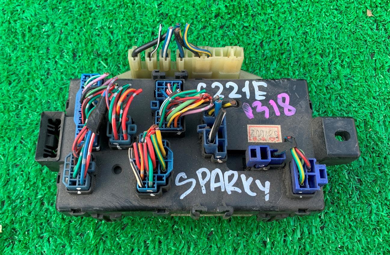 Блок предохранителей для TOYOTA SPARKY S221E K3VE 4 ракурс Блок предохранителей для TOYOTA SPARKY S221E K3VE 4 ракурс