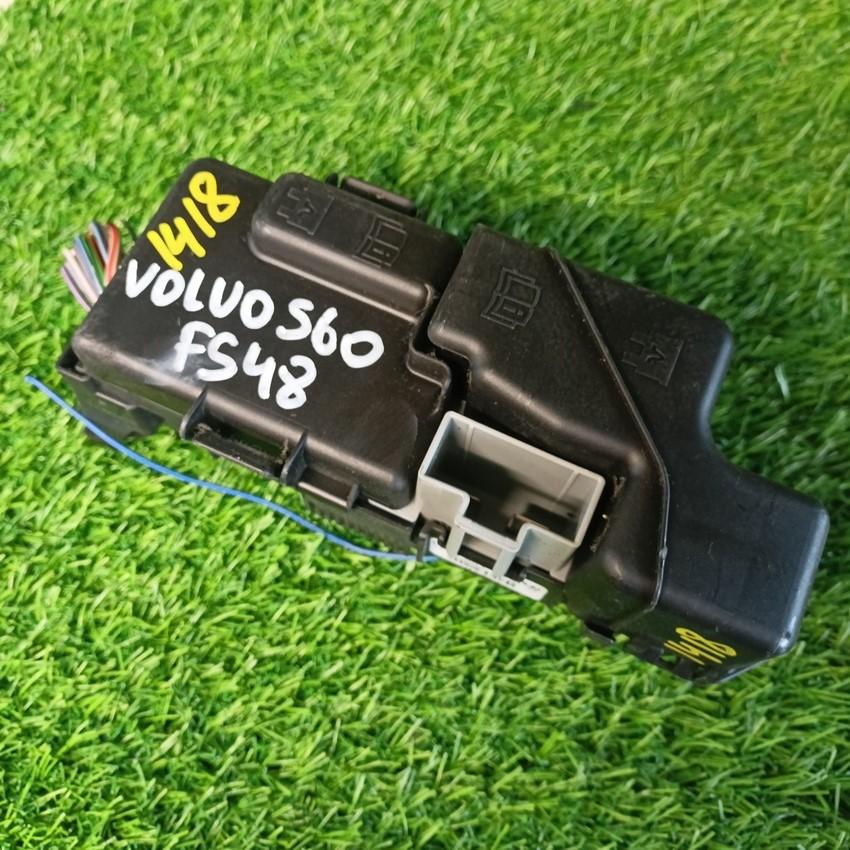 Блок предохранителей  VOLVO S60 FS48 B4164T 1 ракурс