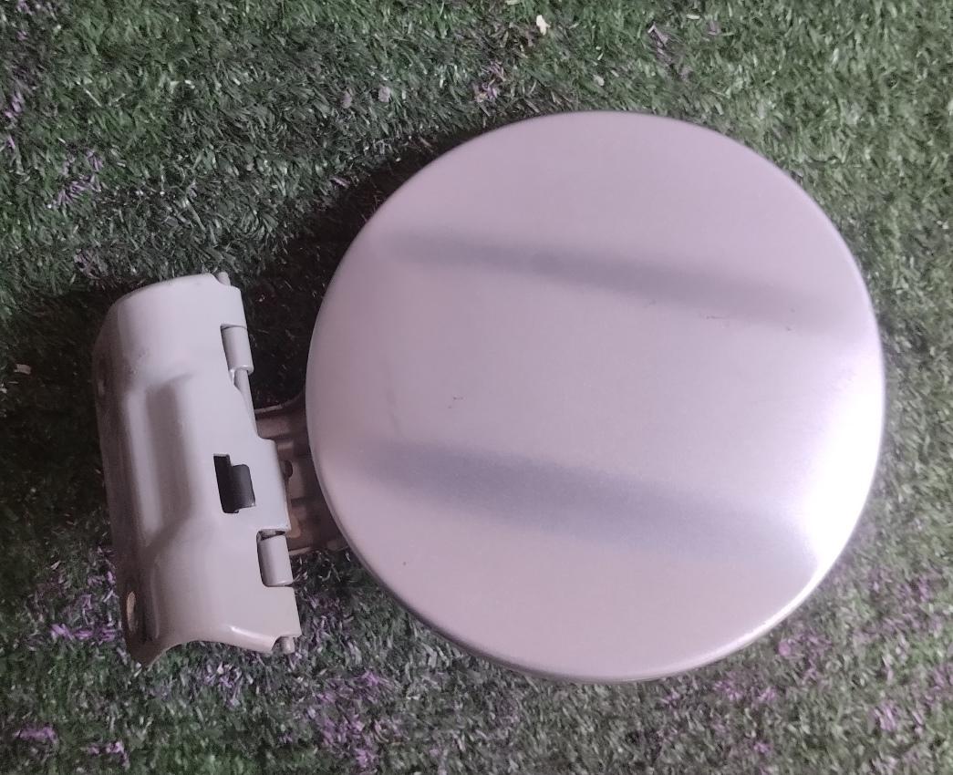 Лючок бензобака правый MITSUBISHI I-MIEV HA3W 1 ракурс