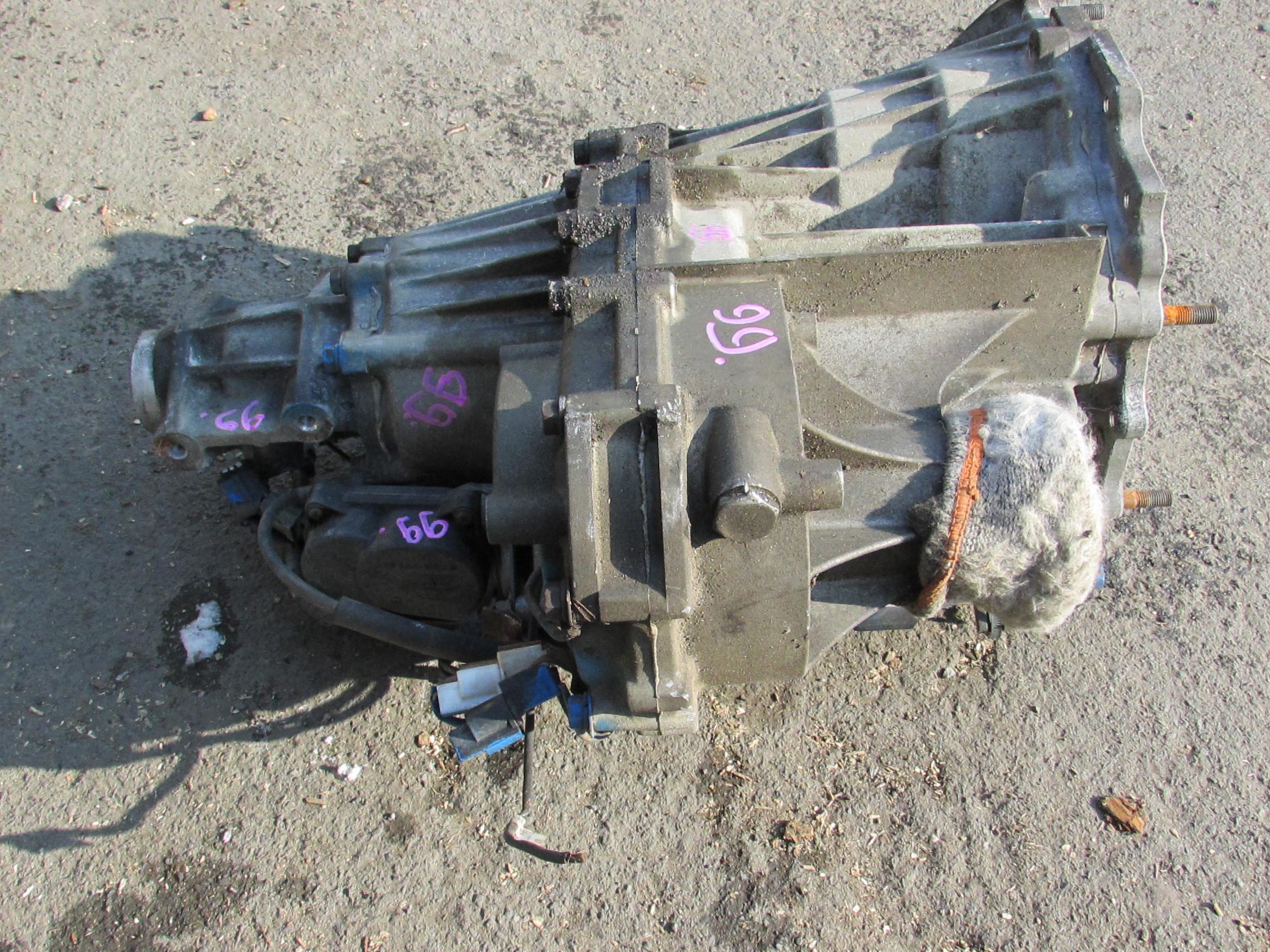 Раздатка MITSUBISHI PAJERO V68W 4M41T V5A51 2 ракурс Раздатка MITSUBISHI PAJERO V68W 4M41T V5A51 2 ракурс