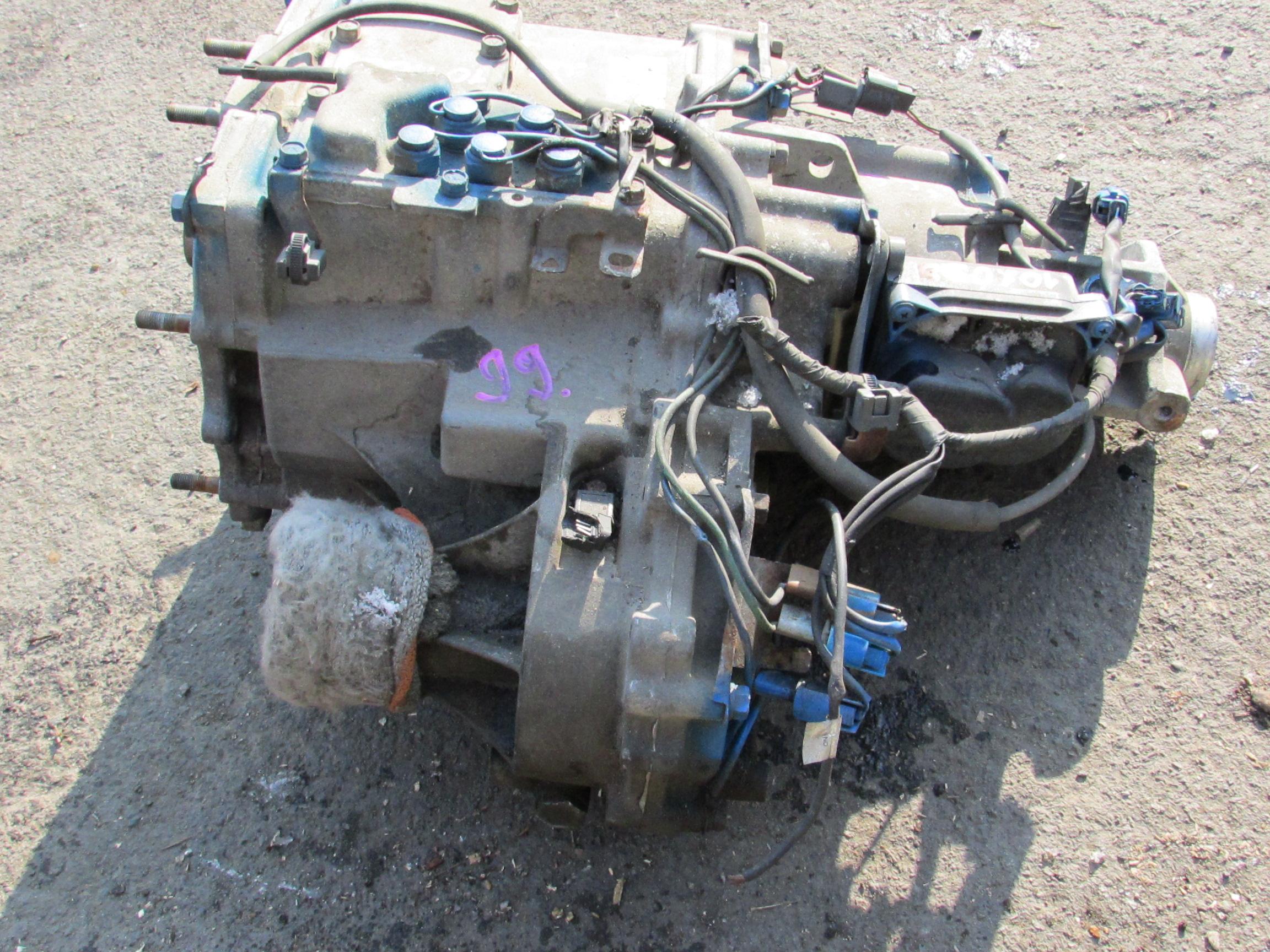 Раздатка MITSUBISHI PAJERO V68W 4M41T V5A51 3 ракурс Раздатка MITSUBISHI PAJERO V68W 4M41T V5A51 3 ракурс