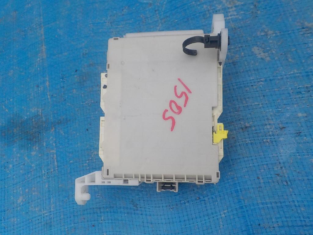 Блок предохранителей  TOYOTA WISH ZGE20W 2ZR-FAE ,S-2MODEL ,89221-68080 1 ракурс