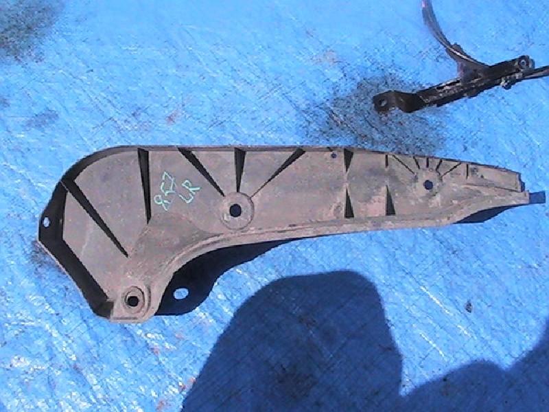 Подкрылок левый задний  TOYOTA NOAH VOXY ZRR75G 3ZR-FE ,4WD ,- 1 ракурс