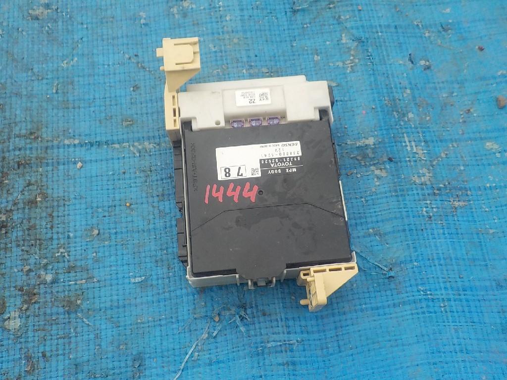 Блок предохранителей  TOYOTA SIENTA NSP170G 2NR-FKE ,89221-52520 ,89221-52520 1 ракурс
