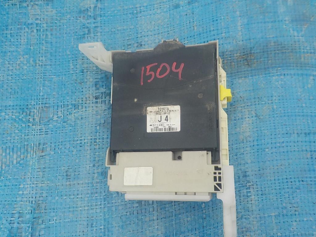 Блок предохранителей  TOYOTA WISH ZGE25W 2ZR-FAE ,S-2MODEL ,- 1 ракурс