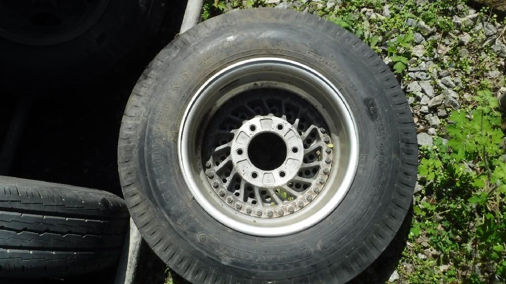 Запаска NISSAN TERRANO WHYD21 VG30-E - 2 ракурс Запаска NISSAN TERRANO WHYD21 VG30-E - 2 ракурс