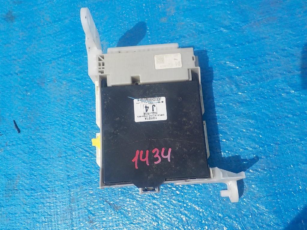 Блок предохранителей  TOYOTA WISH ZGE20W 2ZR-FAE ,S ,89221-68100 1 ракурс