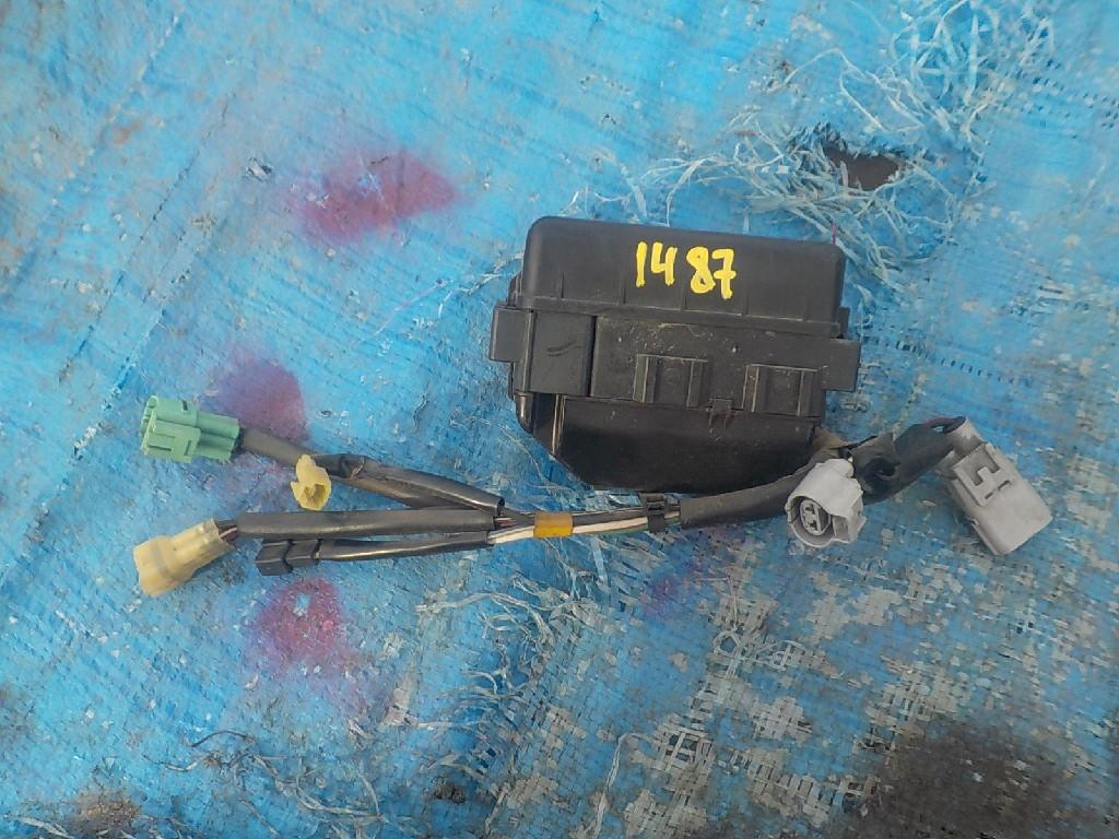 Блок предохранителей  TOYOTA CAMI J100E HC-EJ ,82661-87402 ,82661-87402 1 ракурс