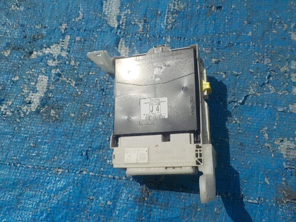 Блок предохранителей  TOYOTA WISH ZGE20W 2ZR-FAE ,S ,- 1 ракурс