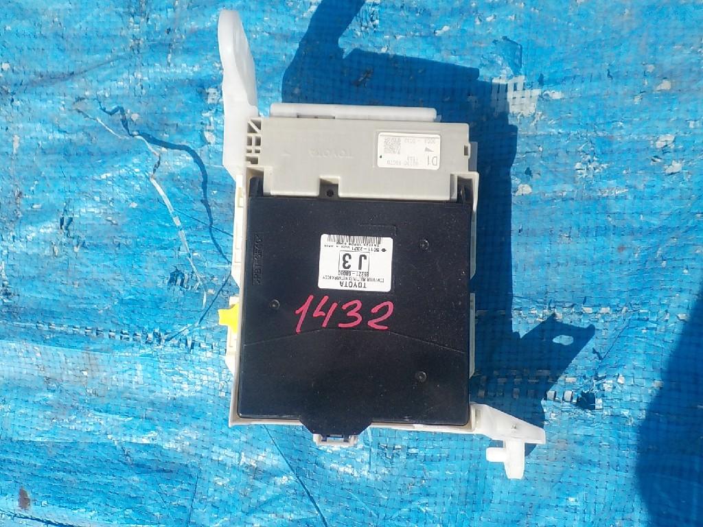Блок предохранителей  TOYOTA WISH ZGE20W 2ZR-FAE ,S ,89221-68080 1 ракурс