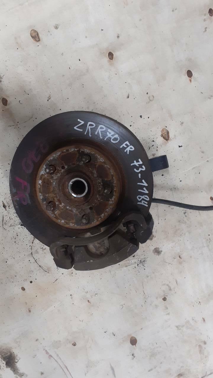 Ступица правая передняя  TOYOTA VOXY ZRR70 3ZRFAE 1 ракурс
