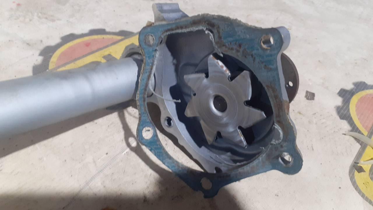 Помпа MITSUBISHI GRANDIS NA4W 4G69 3 ракурс