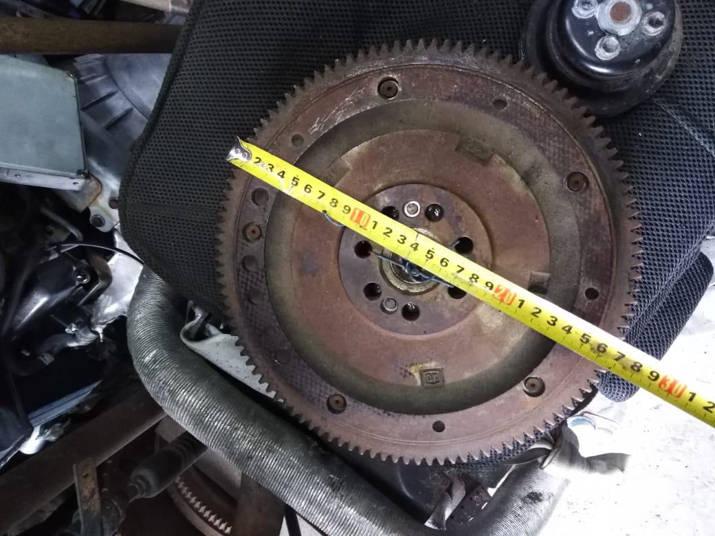 Маховик MITSUBISHI PAJERO IO H66W, H67W, H76W, H77W 4G93 - 3 ракурс Маховик MITSUBISHI PAJERO IO H66W, H67W, H76W, H77W 4G93 - 3 ракурс