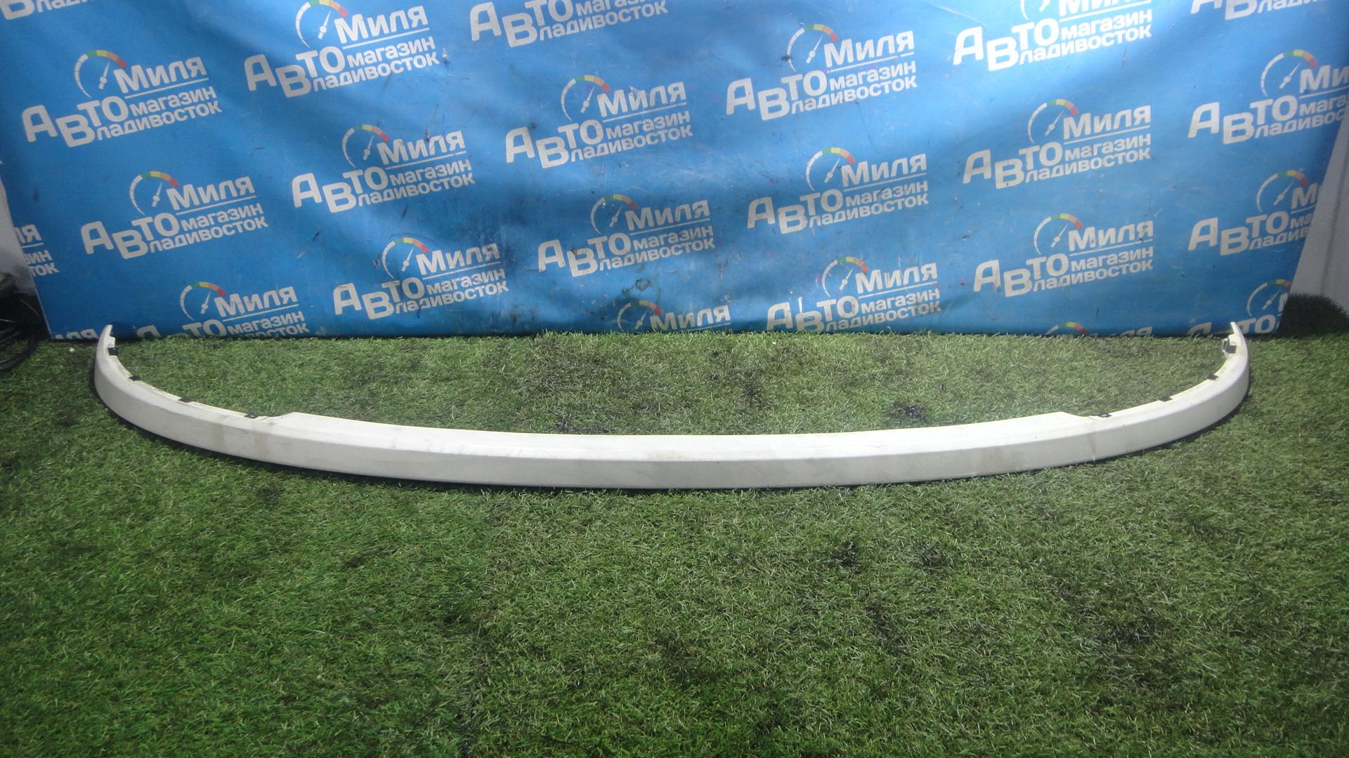 Планка под фары передняя NISSAN ELGRAND NE51 <> 1 ракурс Планка под фары передняя NISSAN ELGRAND NE51 <> 1 ракурс