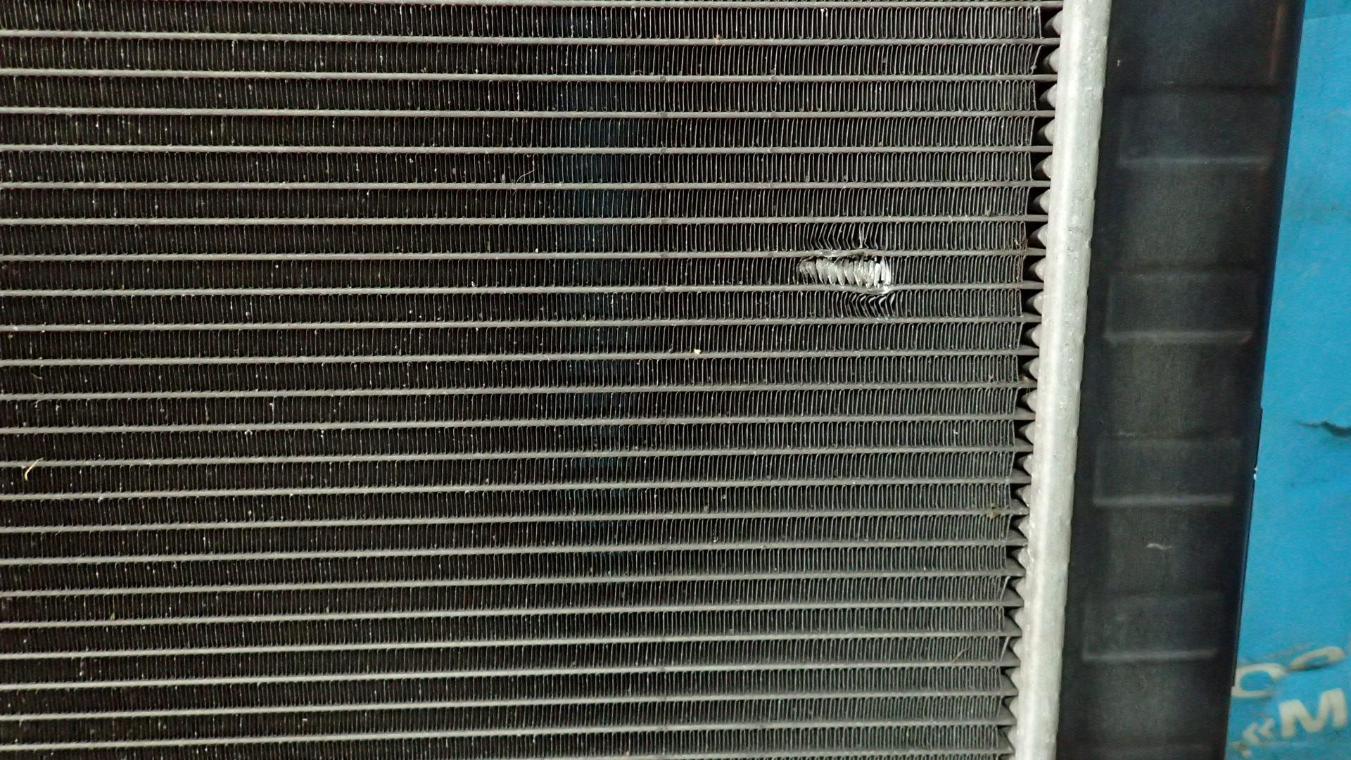 Радиатор основной NISSAN ELGRAND TE52, PE52, PNE52, TNE52 QR25DE A/T 2 ракурс