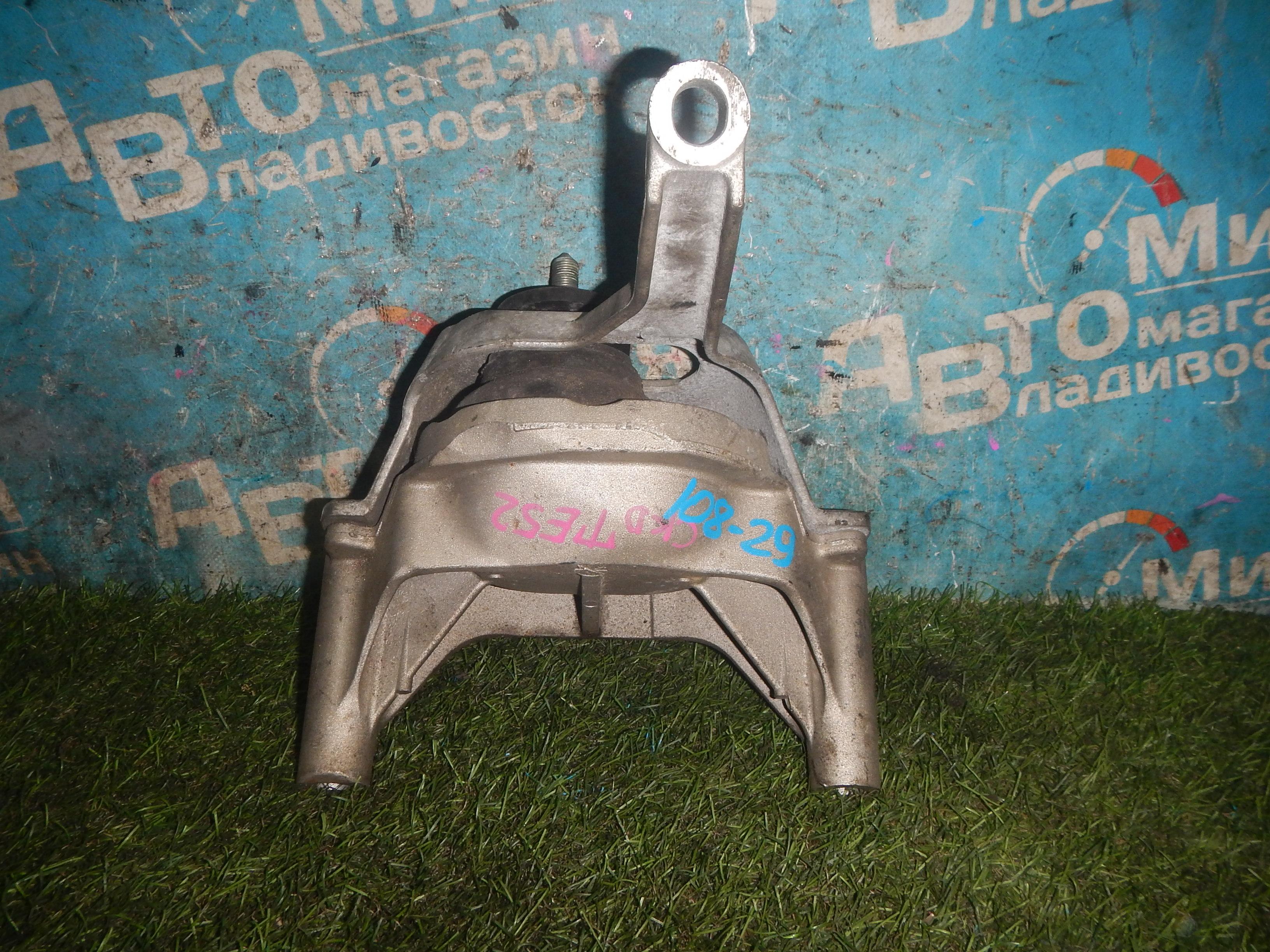 Подушка двигателя правая передняя NISSAN ELGRAND TE52 QR25DE 2 ракурс