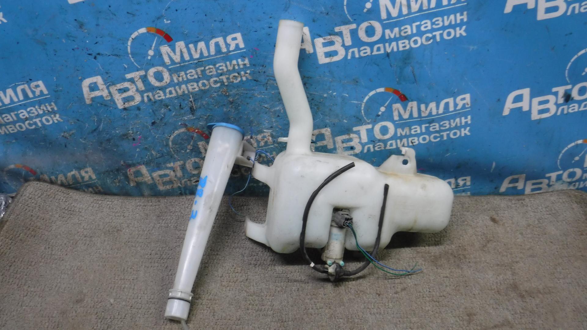 Бачок стеклоомывателя NISSAN ELGRAND E51 <> 2 ракурс