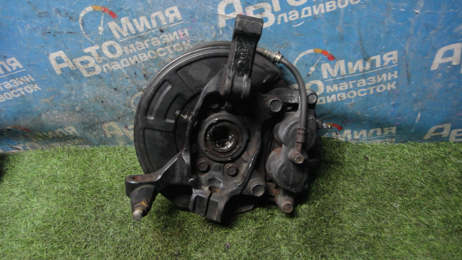 Ступица левая передняя NISSAN ELGRAND TE52 QR25DE 2 ракурс