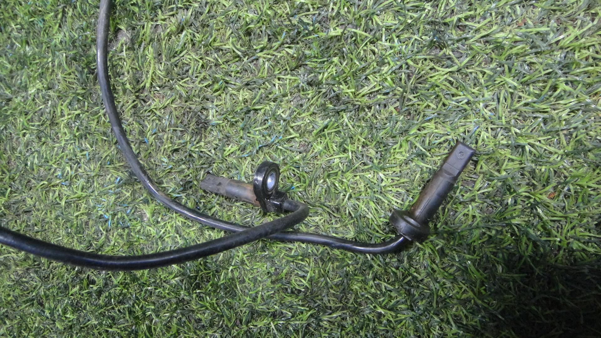 Датчик abs правый передний NISSAN ELGRAND TE52 QR25DE 3 ракурс