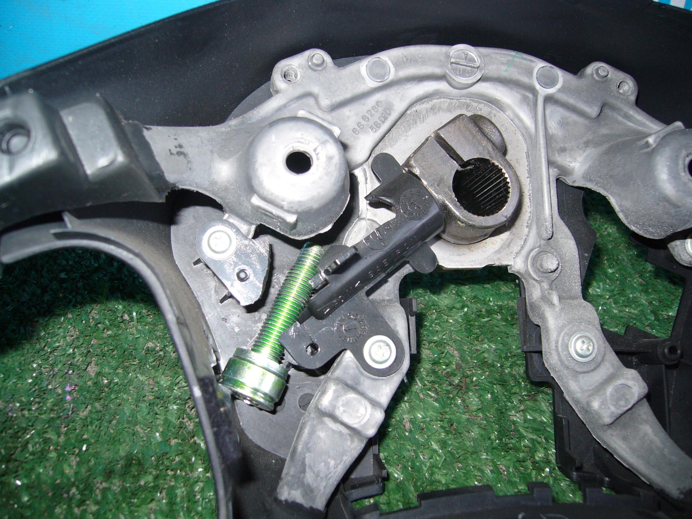 Руль MITSUBISHI PAJERO IO H66W, H67W, H76W, H77W 2 ракурс Руль MITSUBISHI PAJERO IO H66W, H67W, H76W, H77W 2 ракурс