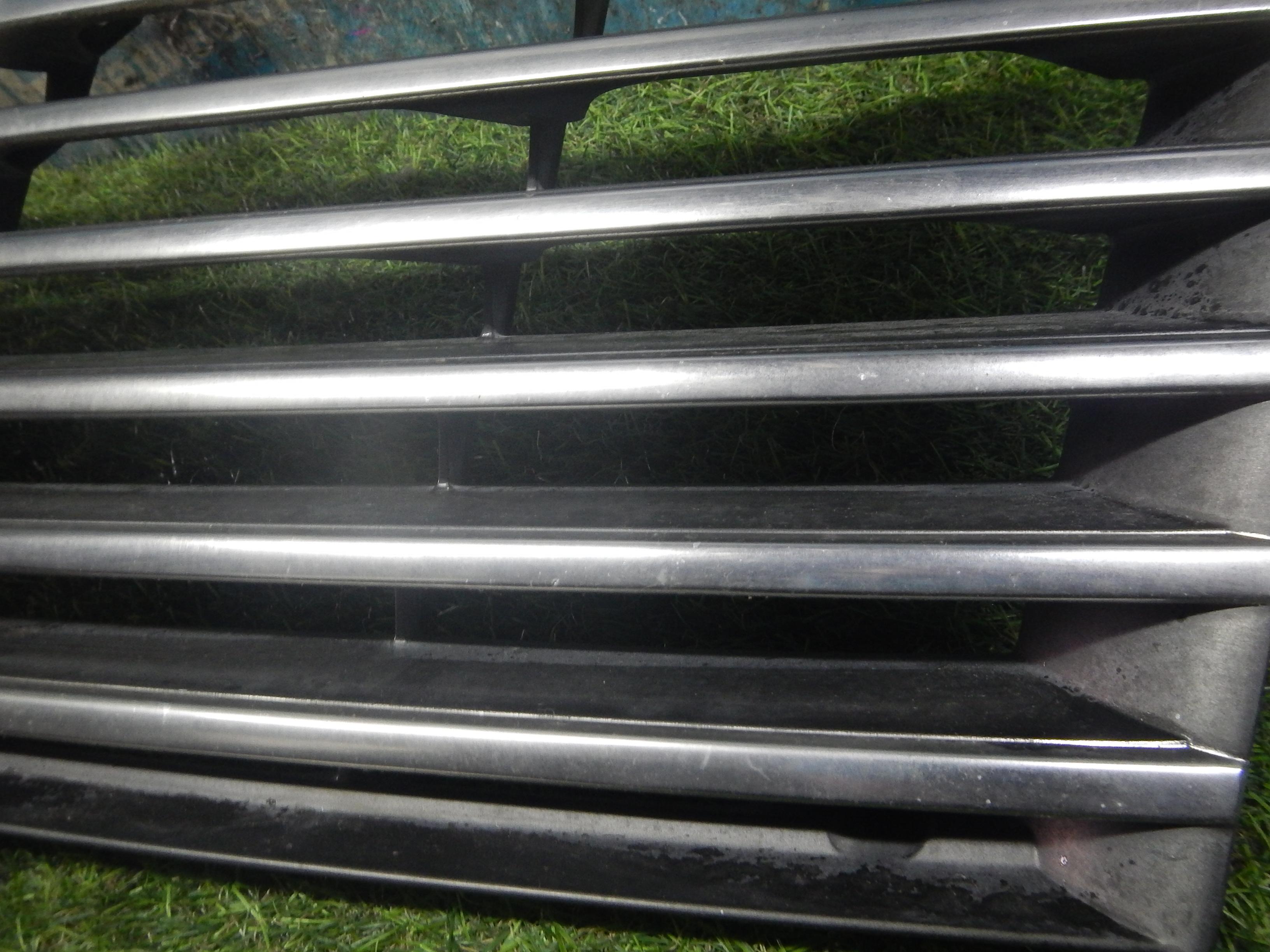 Решетка радиатора NISSAN ELGRAND E51 <> 62312WL000 3 ракурс