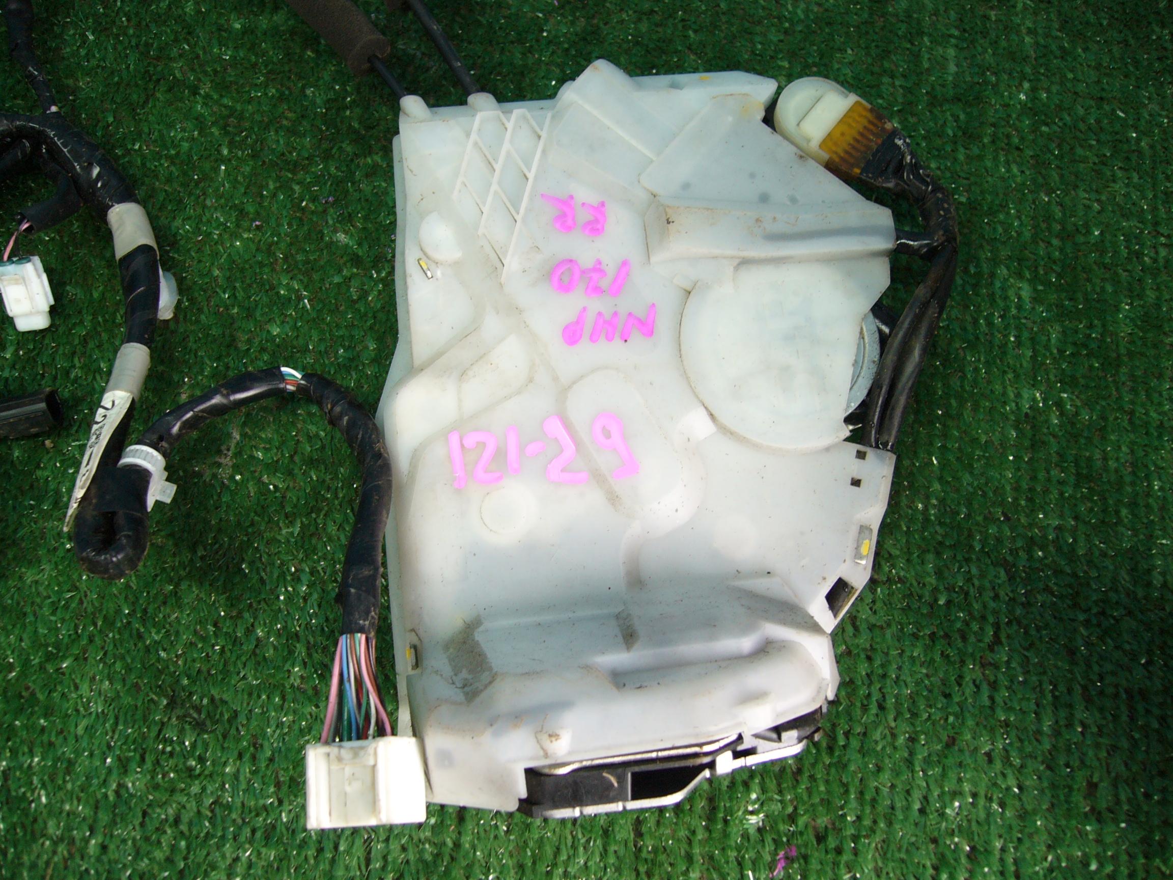 Замок двери правый задний TOYOTA SIENTA NHP170G, NCP175G, NSP170G, NSP172G 4 ракурс Замок двери правый задний TOYOTA SIENTA NHP170G, NCP175G, NSP170G, NSP172G 4 ракурс
