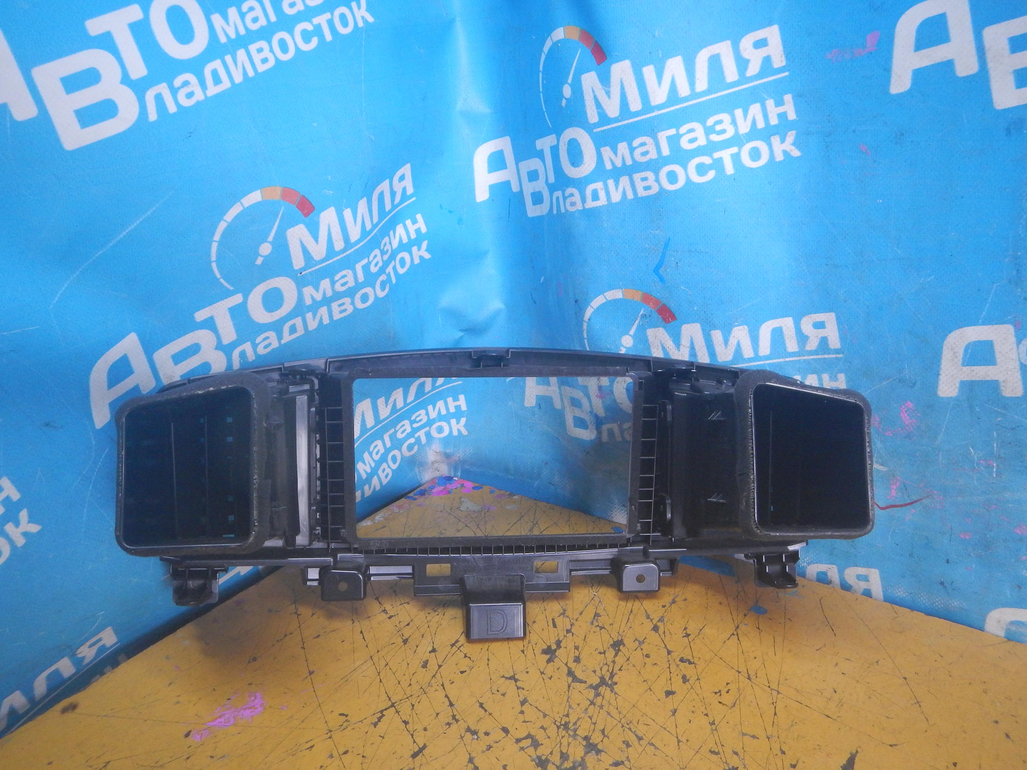 Консоль магнитофона NISSAN ELGRAND TE52, PE52, PNE52, TNE52 682701JA1A 2 ракурс