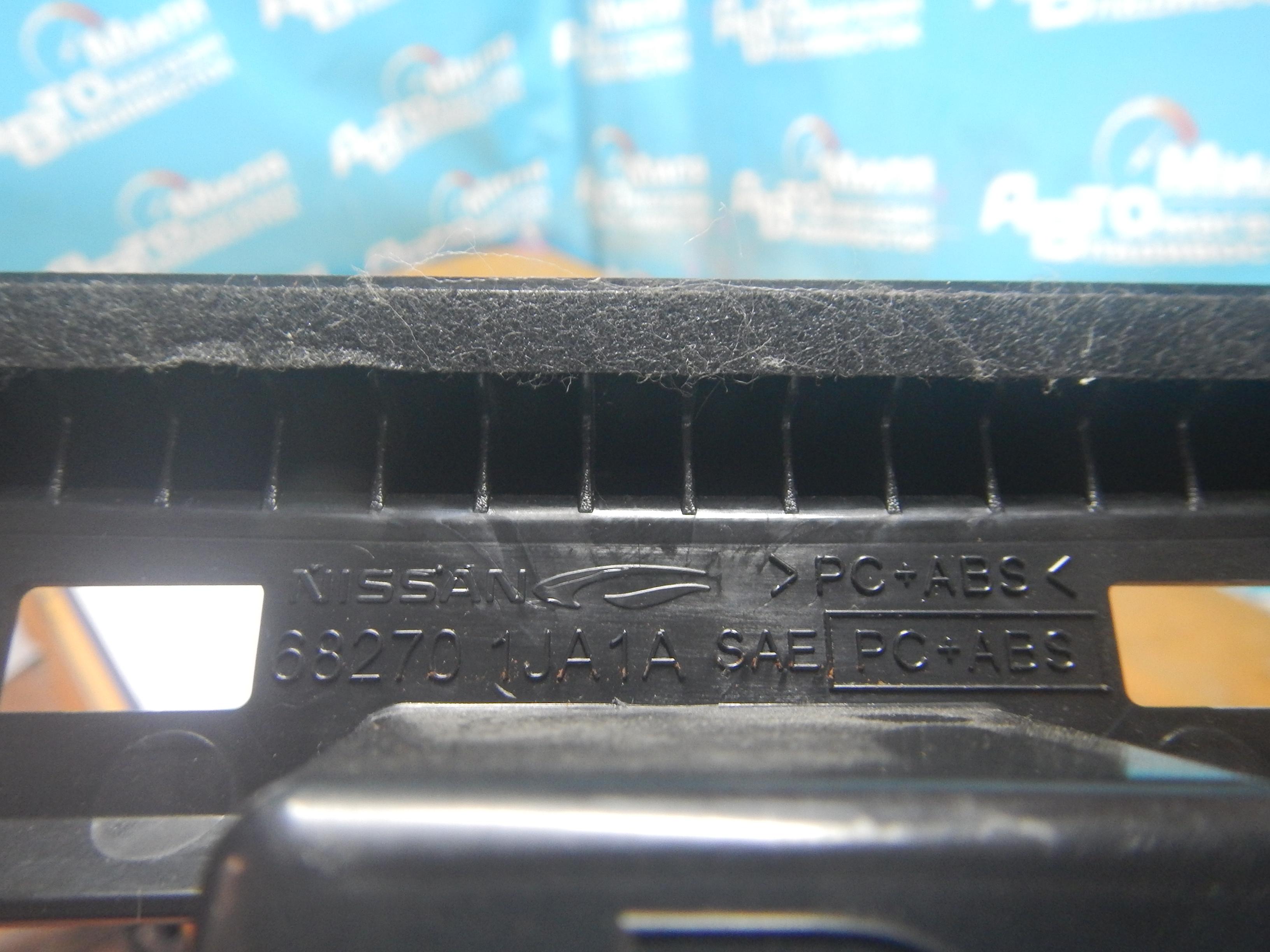 Консоль магнитофона NISSAN ELGRAND TE52, PE52, PNE52, TNE52 682701JA1A 3 ракурс
