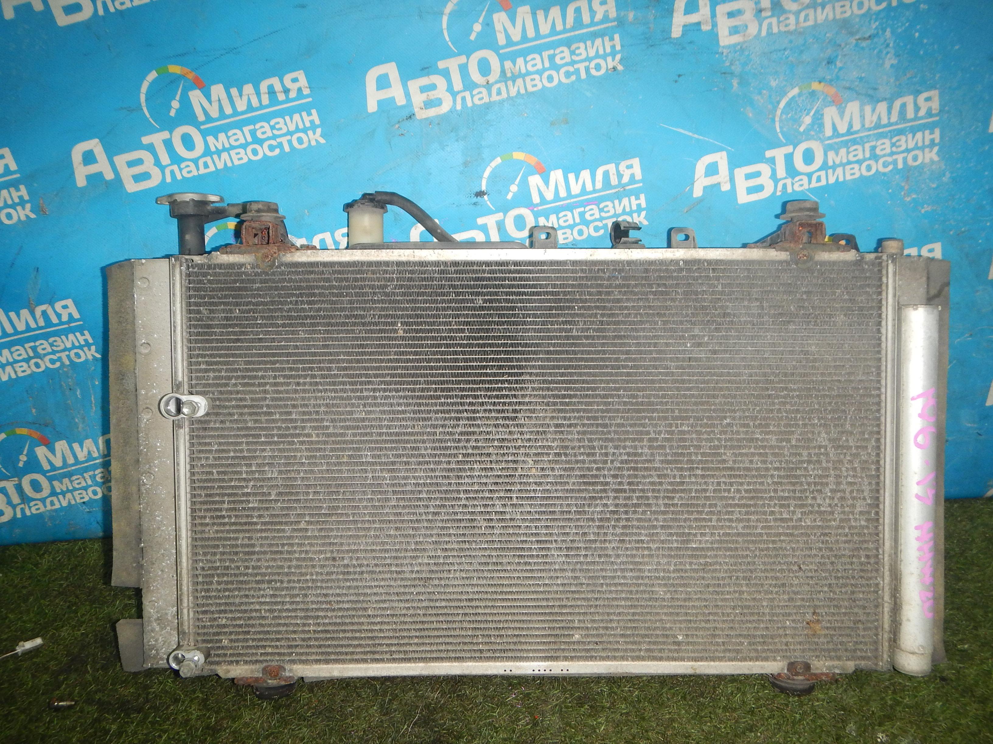 Радиатор основной TOYOTA PRIUS NHW20 1NZ-FXE 1 ракурс Радиатор основной TOYOTA PRIUS NHW20 1NZ-FXE 1 ракурс